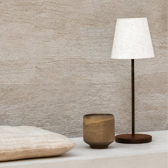 Bezprzewodowa lampka stołowa z abażurem Tyra